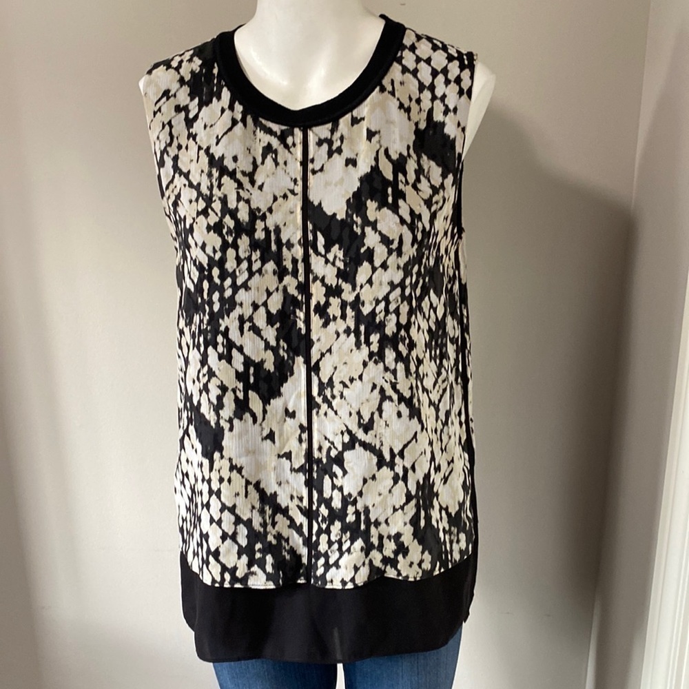 VINCE Basketweave Print Double Layer Silk Top Black White Abstract Sz M - Picture 4 of 14